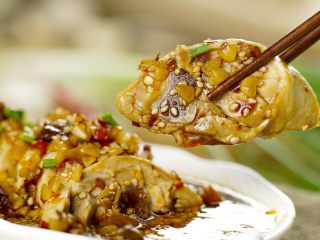 6、懒人香辣口水鸡！,撒上葱花，即可享用