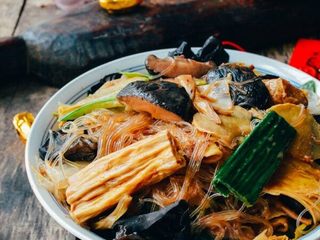 8、罗汉斋粉丝,选择的配菜大多是干菜，这道菜四季都可以拿出来做。
