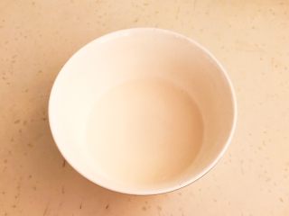 6、尖椒烧豆泡,加入70ml冷水，调成水淀粉