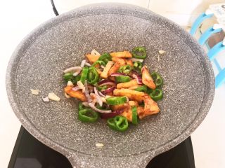 21、尖椒烧豆泡,翻炒均匀即可