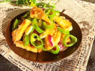 22、尖椒烧豆泡,尖椒烧豆泡是一道素菜，底油少盐，营养丰富~