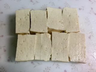 6、福建+酿豆腐,豆腐切成同样大小的方块。