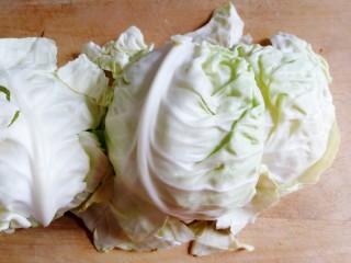 2、手撕包菜,每片叶子掰开