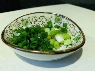 9、脆皮日本豆腐,葱切粒