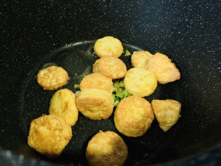 11、脆皮日本豆腐,加炸好的日本豆腐