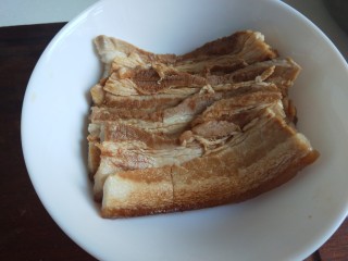 3、四川烧白,皮朝下放入碗中？