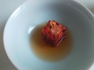 9、四川烧白,加入料酒。