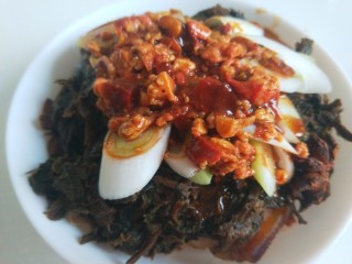 11、四川烧白,倒入碗中。