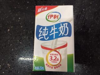 1、奥利奥紫薯奶热饮,我用的这种普通全脂牛奶