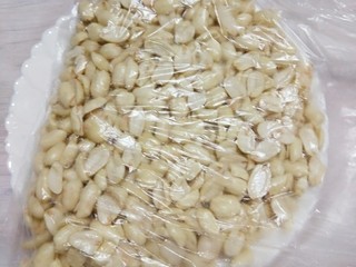 5、酒鬼花生,装入袋子，放入冰箱冷冻一天一夜