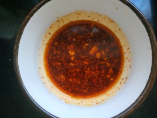 13、凉拌黄瓜卷,搅拌均匀