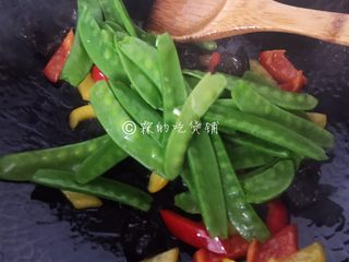 8、春的色彩 彩椒炒荷兰豆,荷兰豆