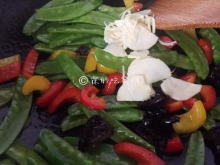 9、春的色彩 彩椒炒荷兰豆,最后是冬笋