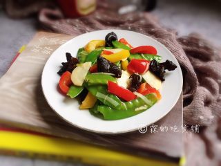 14、春的色彩 彩椒炒荷兰豆,完成