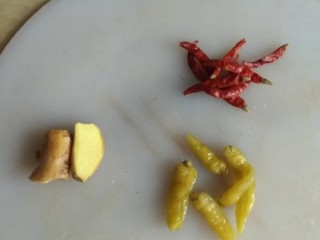 6、辣子鸡,准备好调味材料