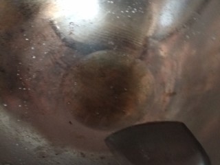 12、辣子鸡,锅中留一点油