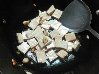 13、厨房挑战+素菜+红花配绿叶节节高(糕),翻炒几下