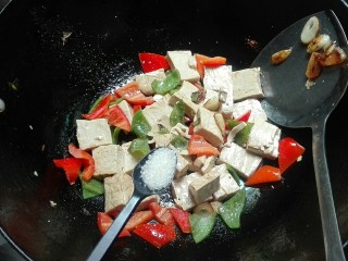 17、厨房挑战+素菜+红花配绿叶节节高(糕),放一小勺糖