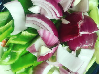 8、干锅藕片,切成小块备用