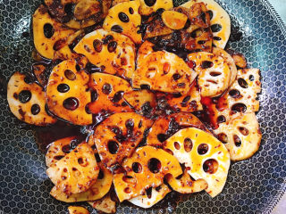 14、干锅藕片,中火翻炒几分钟