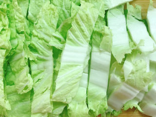 4、辣白菜炒土豆片,大白菜切块