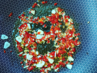 8、辣白菜炒土豆片,炒香