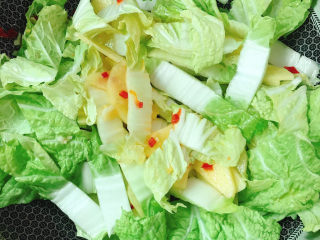 11、辣白菜炒土豆片,翻炒