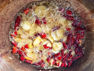 10、辣子鸡丁,11.炒香