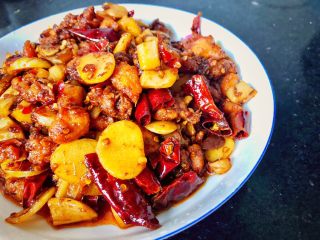 13、辣子鸡丁,14.装盘盛出，即可食用