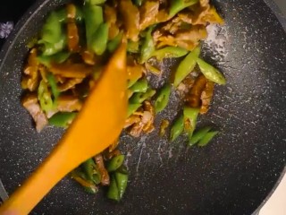 9、杭椒牛柳,翻炒入味出锅即可