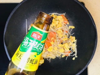 14、金针菇炒蛋,淋入蚝油提鲜