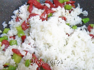 7、地方菜　腊肠苦瓜炒米饭,放米饭炒
