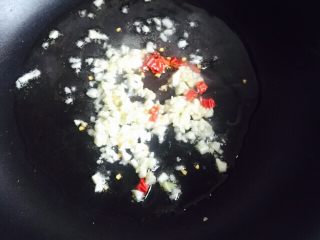 6、豆瓣酱炒儿菜,小火煸香