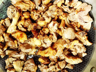 13、魔芋烧鸭,拌匀