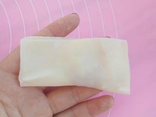 12、白菜猪肉小馄饨（内附馄饨四种详细包法）,直接对折