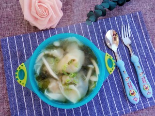 19、白菜猪肉小馄饨（内附馄饨四种详细包法）,最后撒上葱花就好了