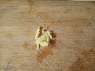 4、大白菜炖粉条,姜切丝