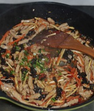 12、鱼香肉丝,撒上葱花，出锅