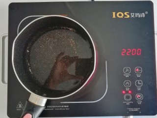 3、午饭君-素食田园炒饭,起锅煮水