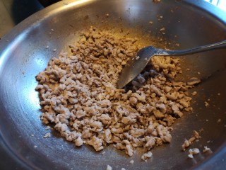 9、川味哨子面,一直炒到肉里没有水分。