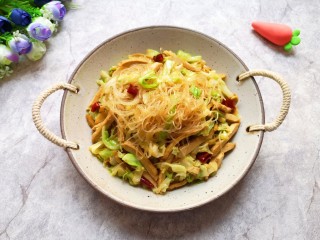 17、包菜炒粉丝,简单又好吃的一道菜。