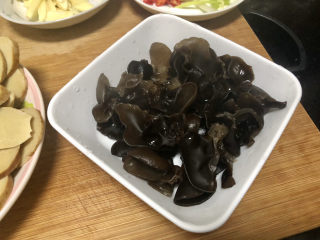 14、青椒炒素鸡,捞出备用