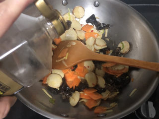 20、青椒炒素鸡,调味：一汤匙生抽