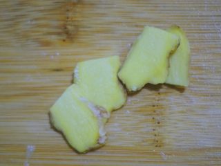 9、土豆香肠焖饭,姜切片