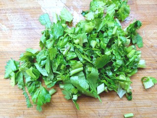 11、豌豆凉粉,香菜洗净切碎备用