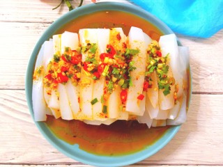 18、豌豆凉粉,浇上调好的汁,酸辣爽口,柔软筋道