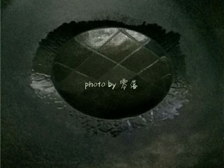 13、水煮肉片,炒锅烧热，再倒入适量植物油烧热；