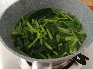 3、四川火锅粉&手工鲜粉,用开水烫一下