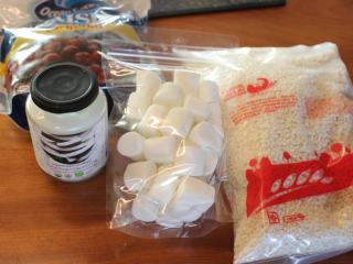 1、椰油米香-五分钟甜点,材料其实很简单，主角是棉花糖。