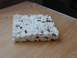 10、椰油米香-五分钟甜点,脱膜，一大块米香。